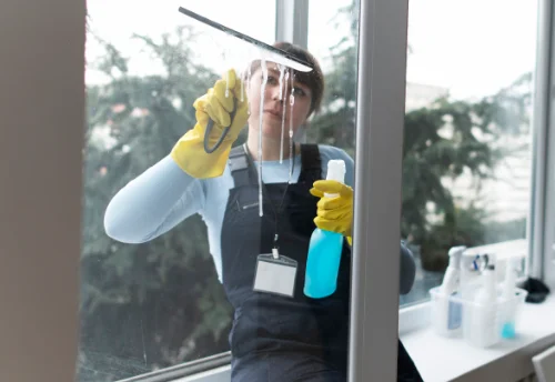 Nettoyage de vitres intérieures et extérieures à Rouziers